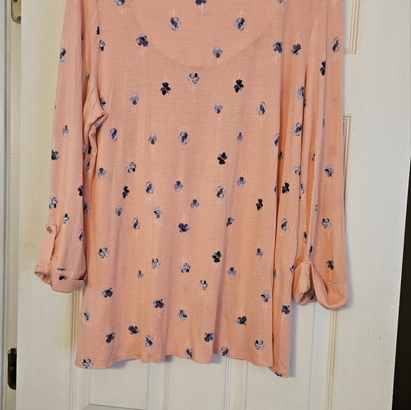 Women's Size XL Peachy top shirt by Kim Rogers.  Button front with 3/4" sleeves - Picture 2 of 4